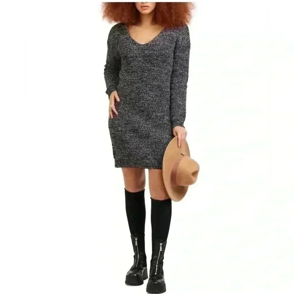 Women’s Charlotte Russe V-neck sweater dress - Picture 1 of 6